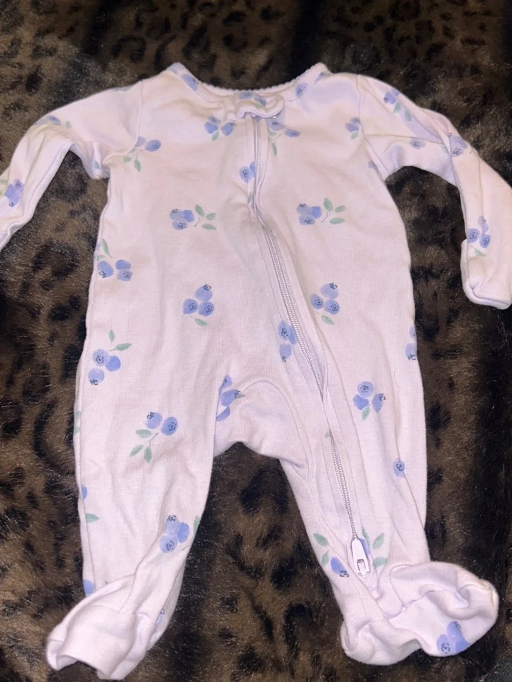 Baby clothes different brands cartes all new born and 0-3 months gentle use once